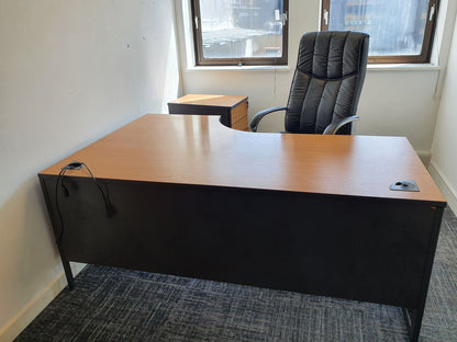 Used Wood finish L shape desk Large 180cm w x 120cm d  x 73cm h