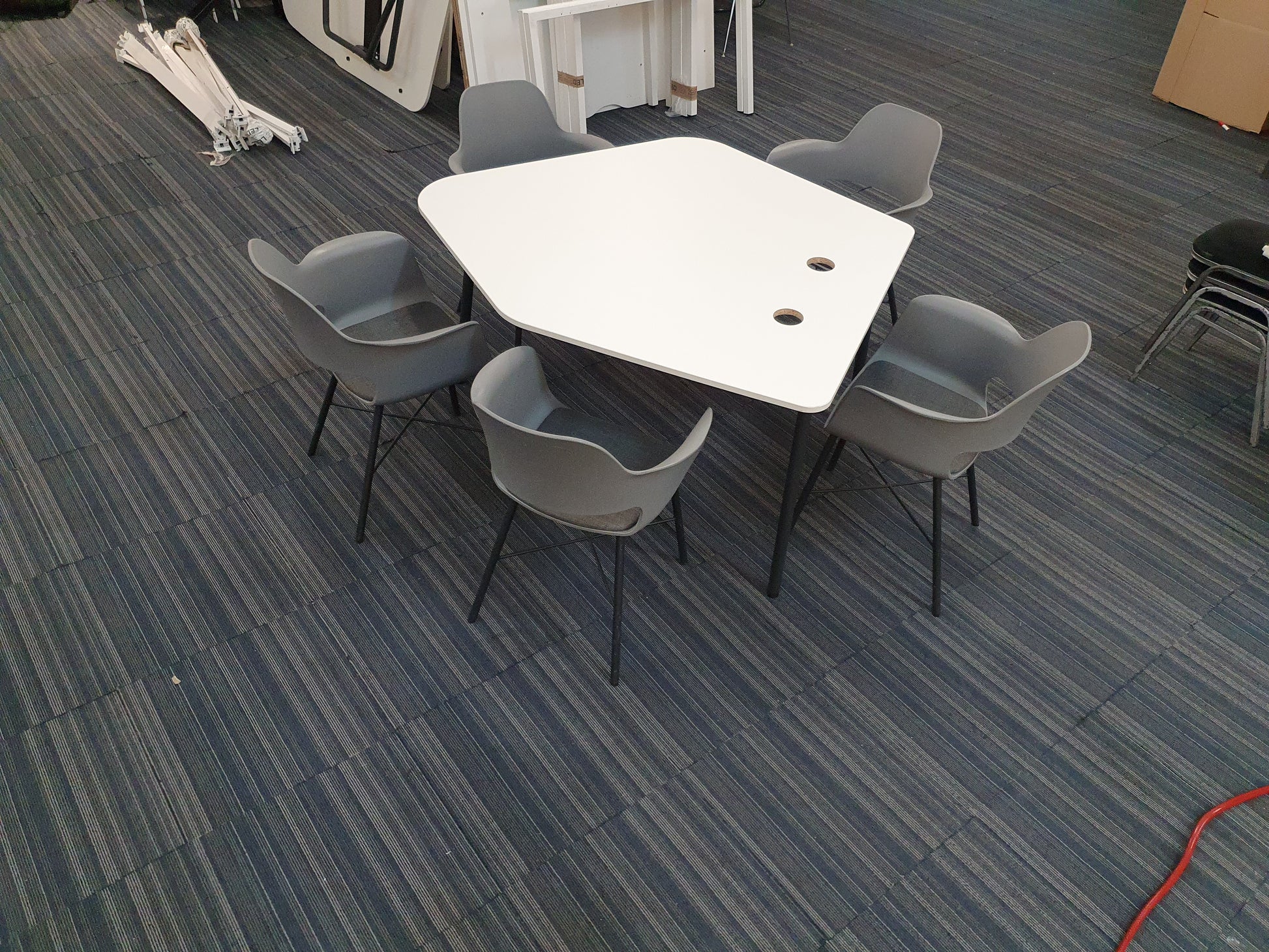 White 5 seater meeting table with 5 grey meeting chairs