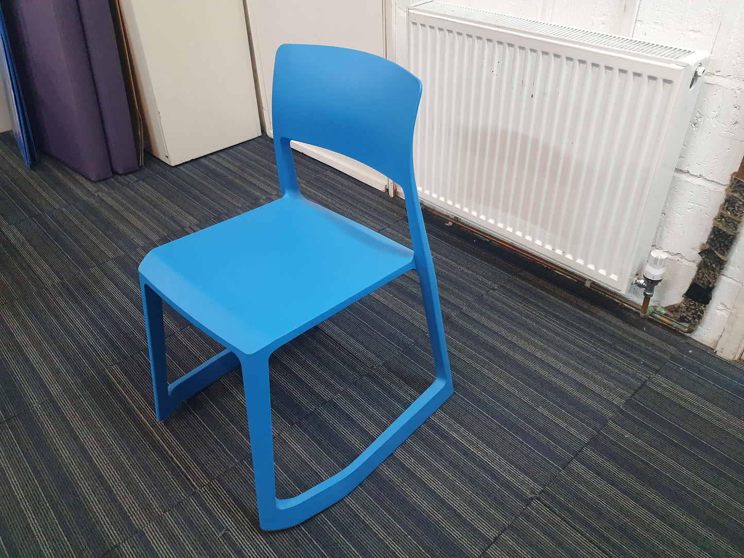 Single blue office guest chair
