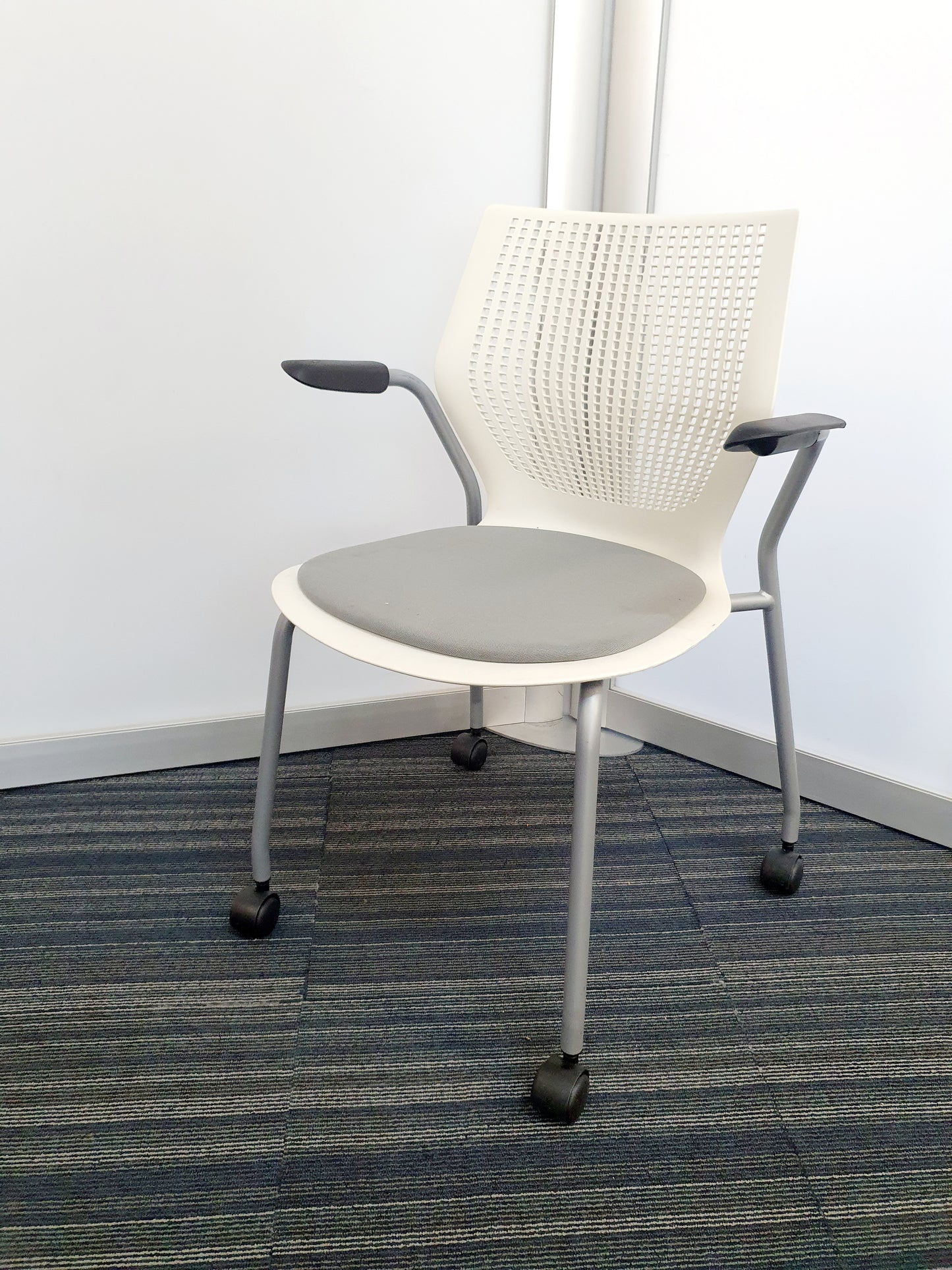 Multipurpose chair in white on wheels