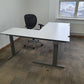 L shaped Spacious office table and black chair in office corner 