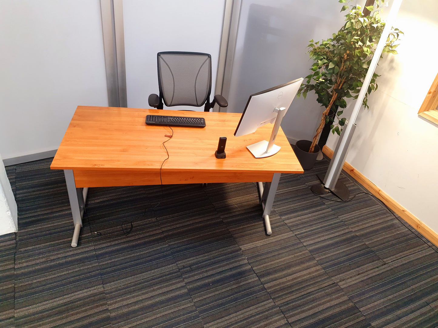 Light brown Office Desk Furniture on carpet