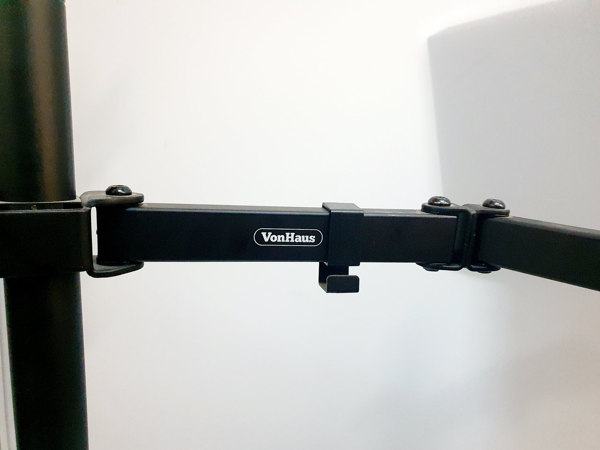 VonHaus label on black articulated monitor arm