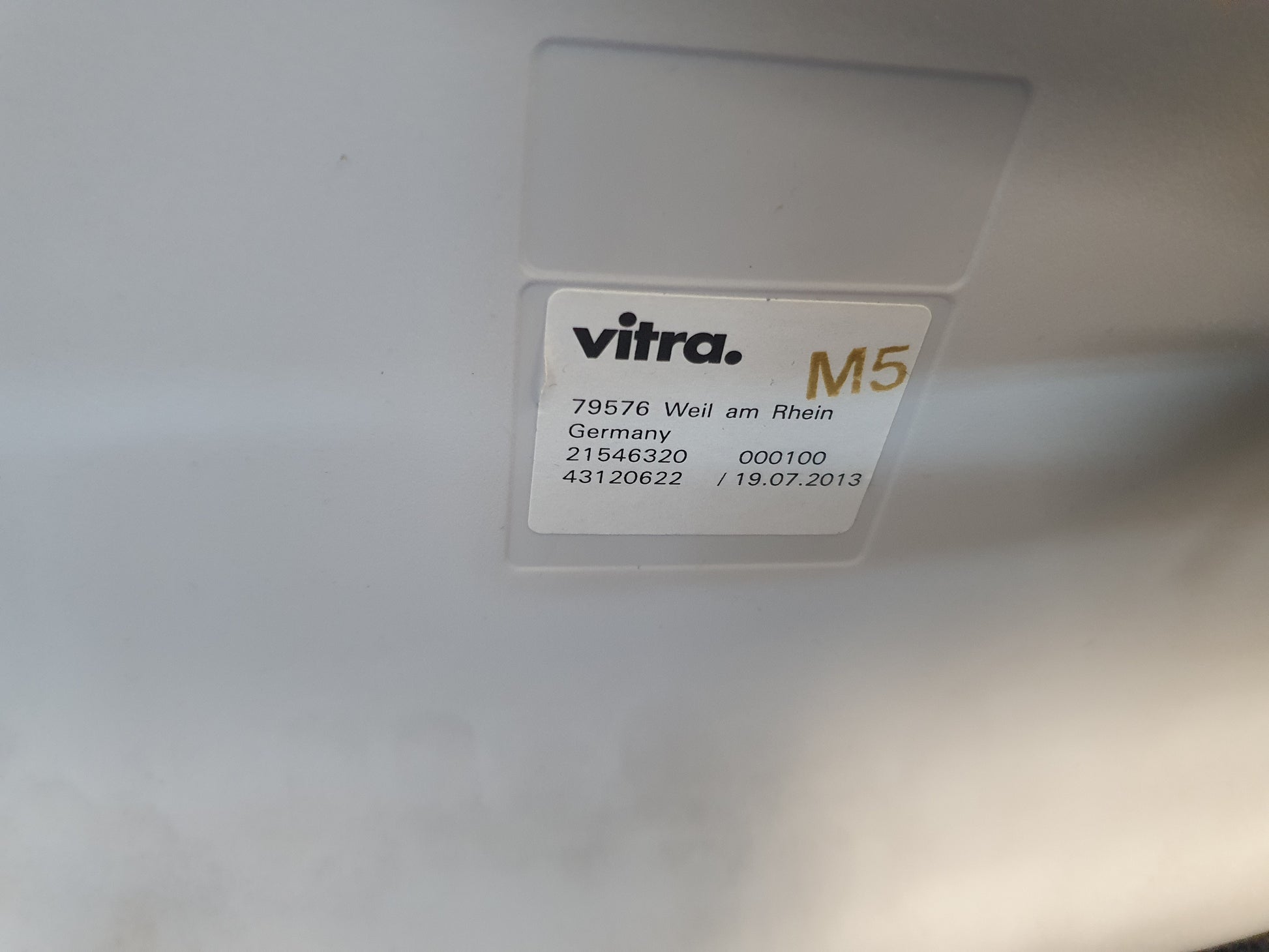 Vitra unix swivel chair label