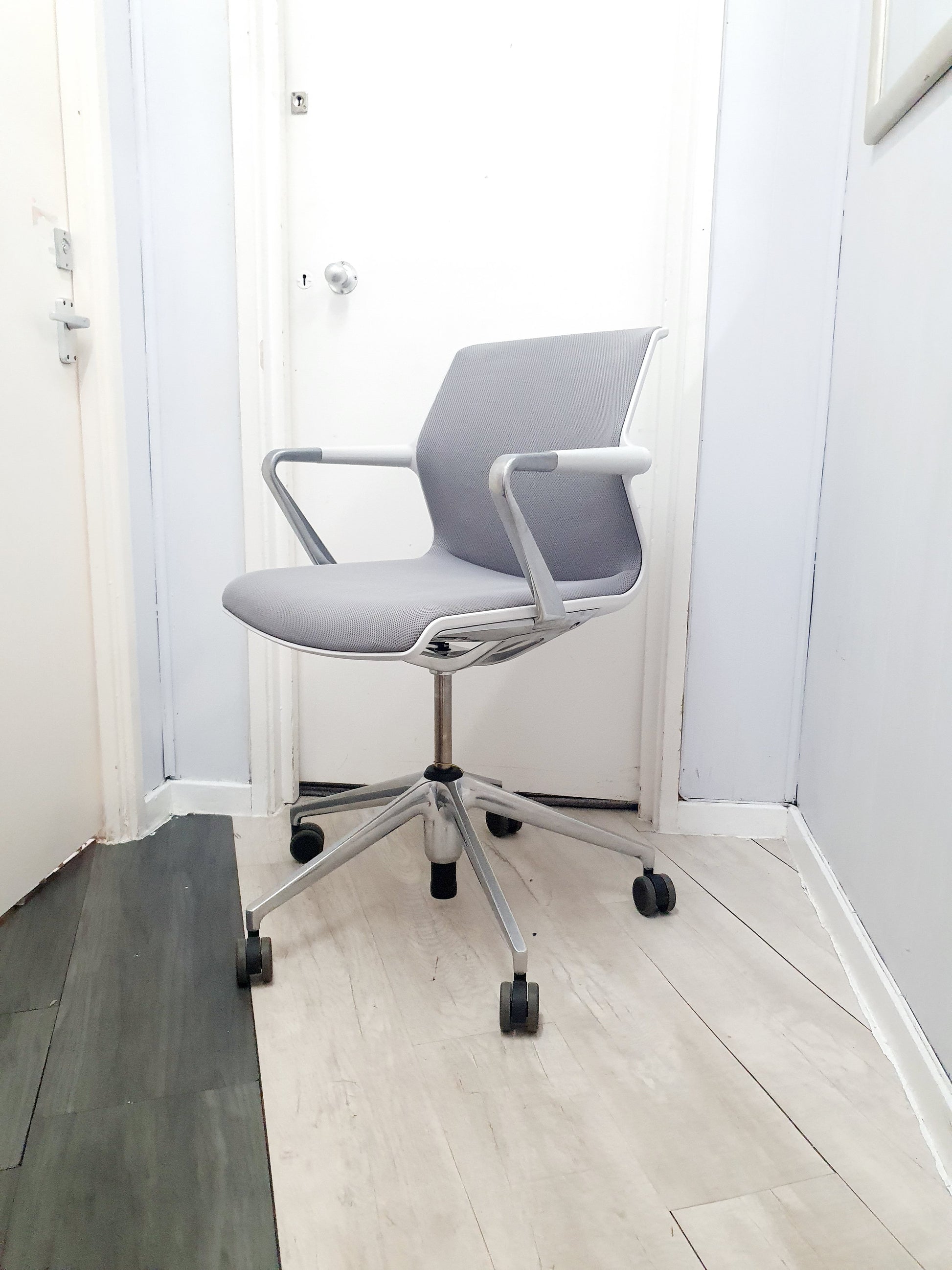 Executive office meeting chair in grey and white