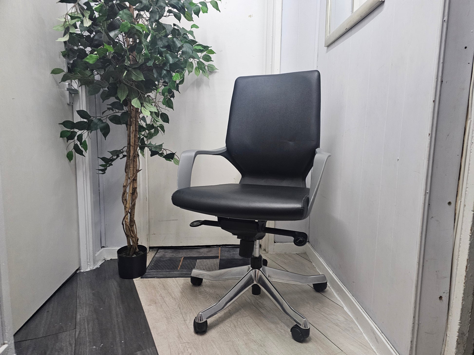 Black office swivel chair