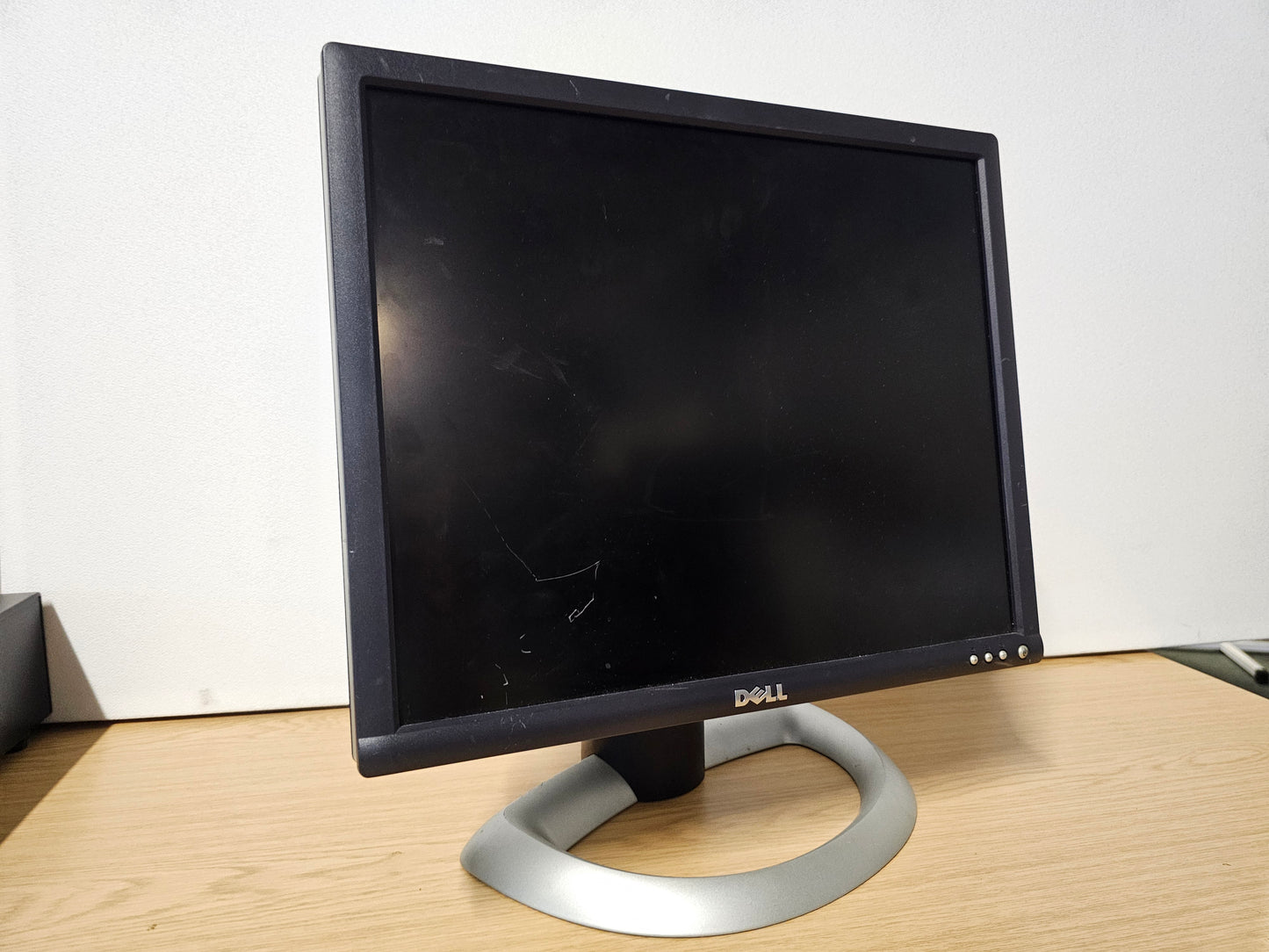 DELL 1801Fp Monitor with VGA and DVI ports