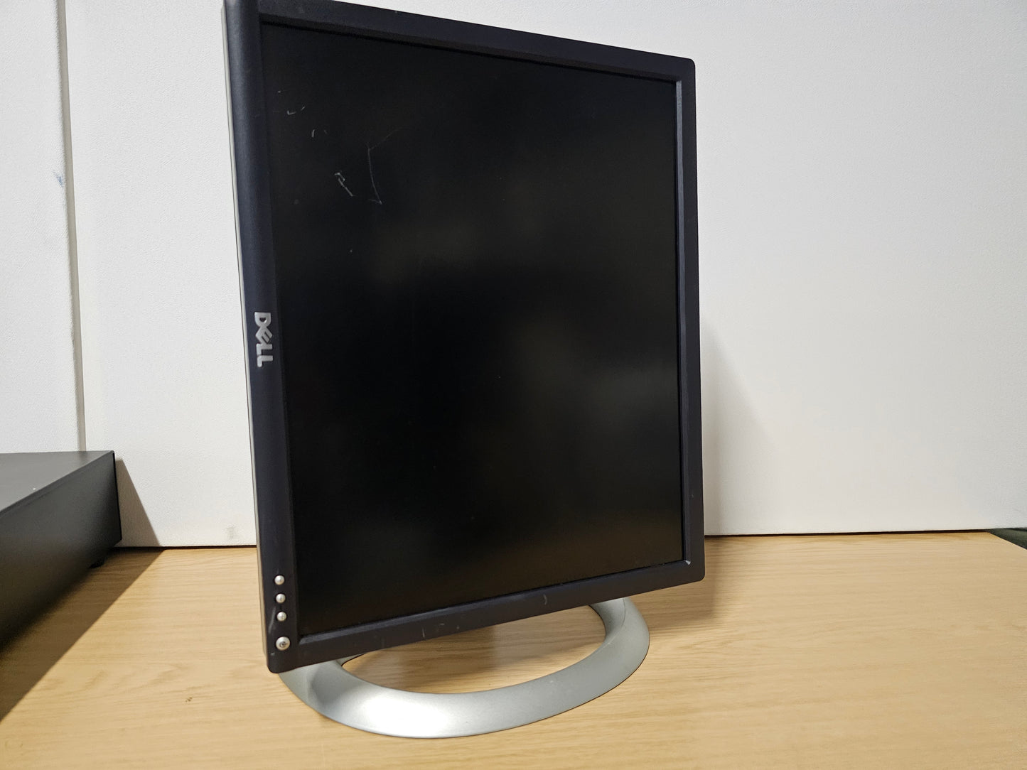 DELL 1801Fp Monitor with VGA and DVI ports