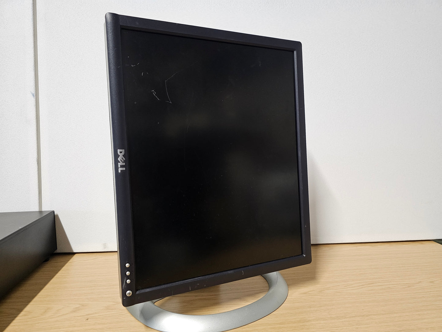 DELL 1801Fp Monitor with VGA and DVI ports