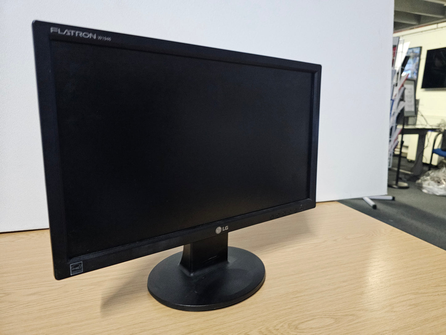 LG W1946 Monitor with VGA ports