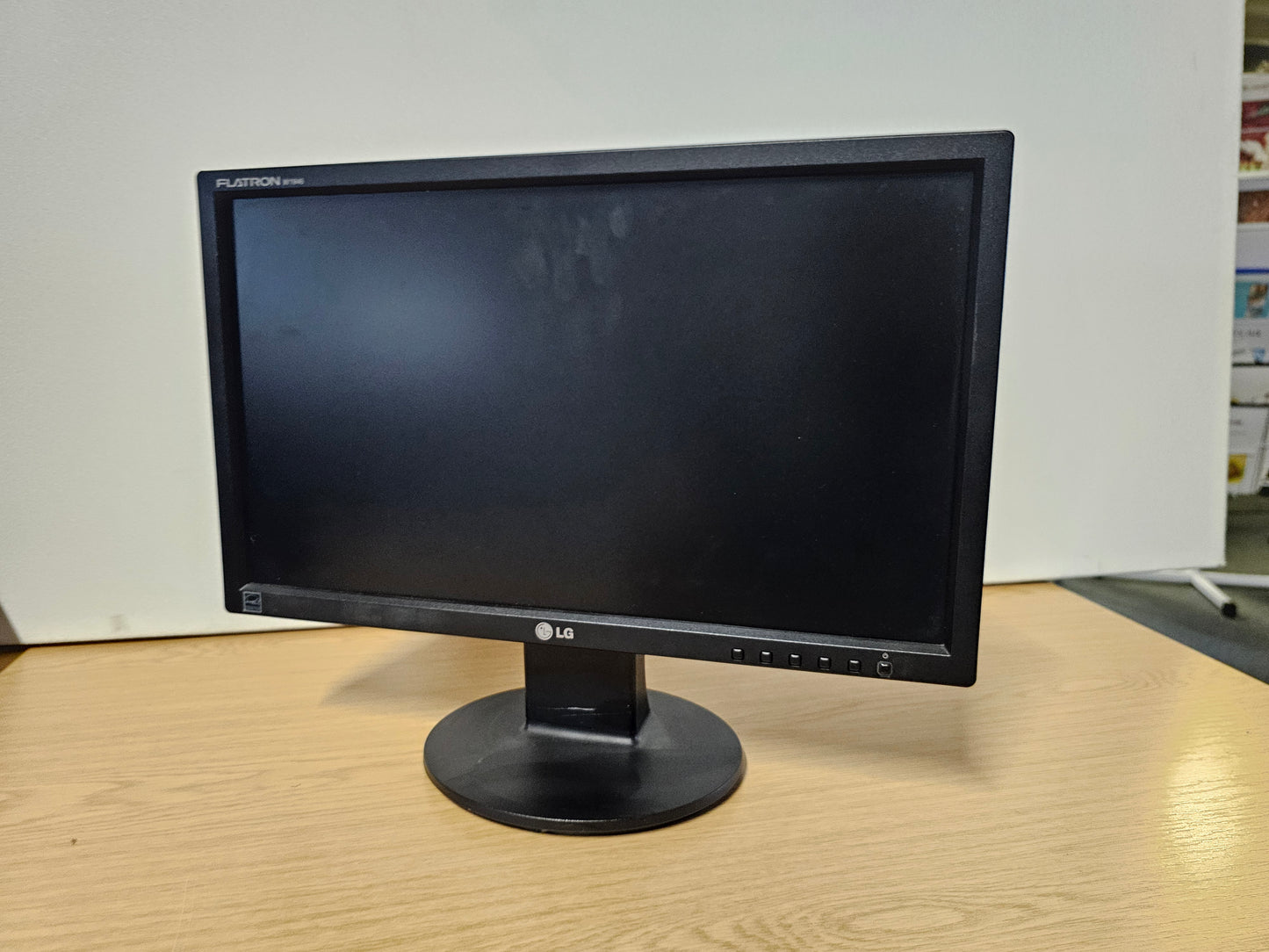 LG W1946 Monitor with VGA ports