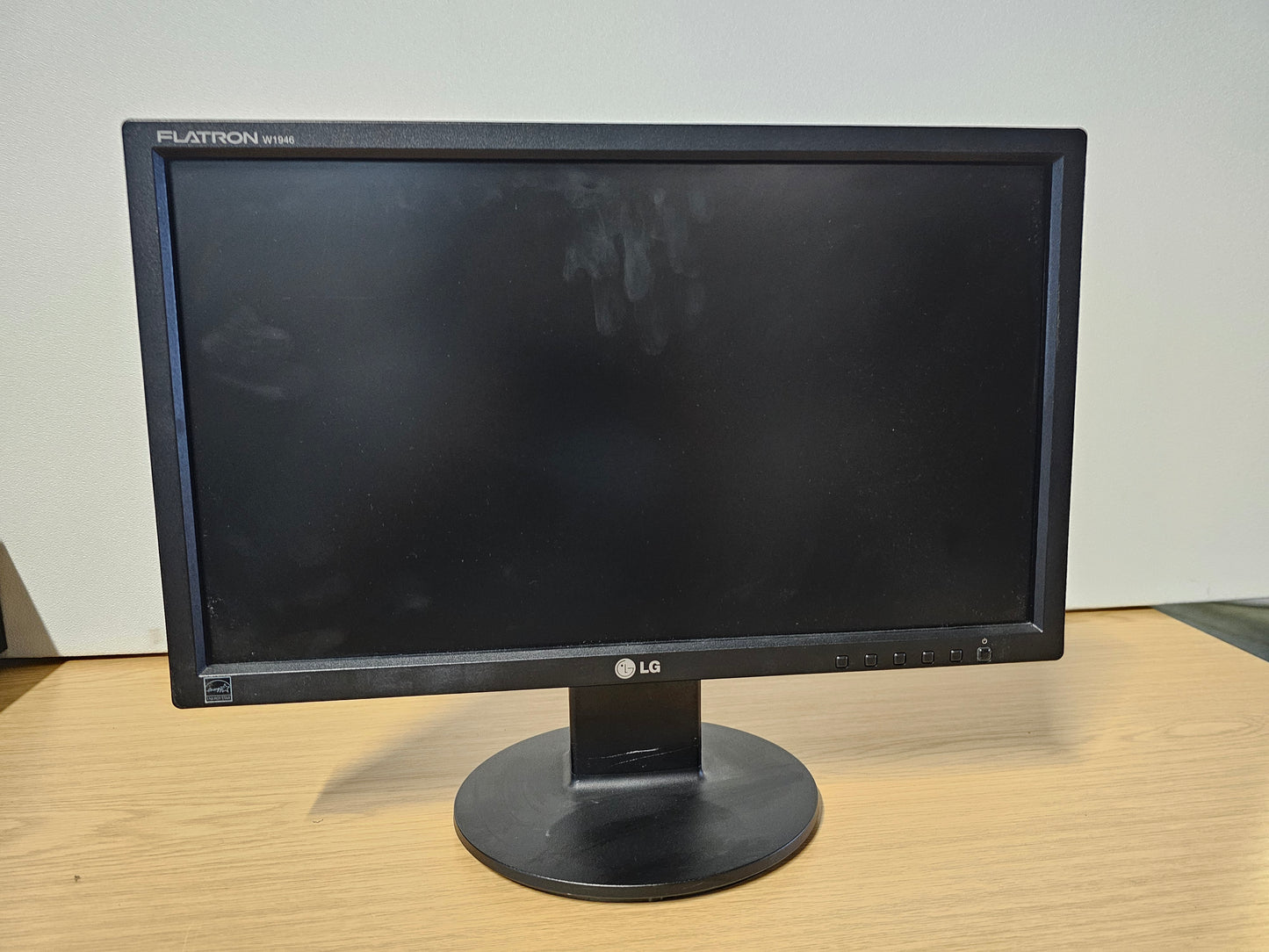 LG W1946 Monitor with VGA ports