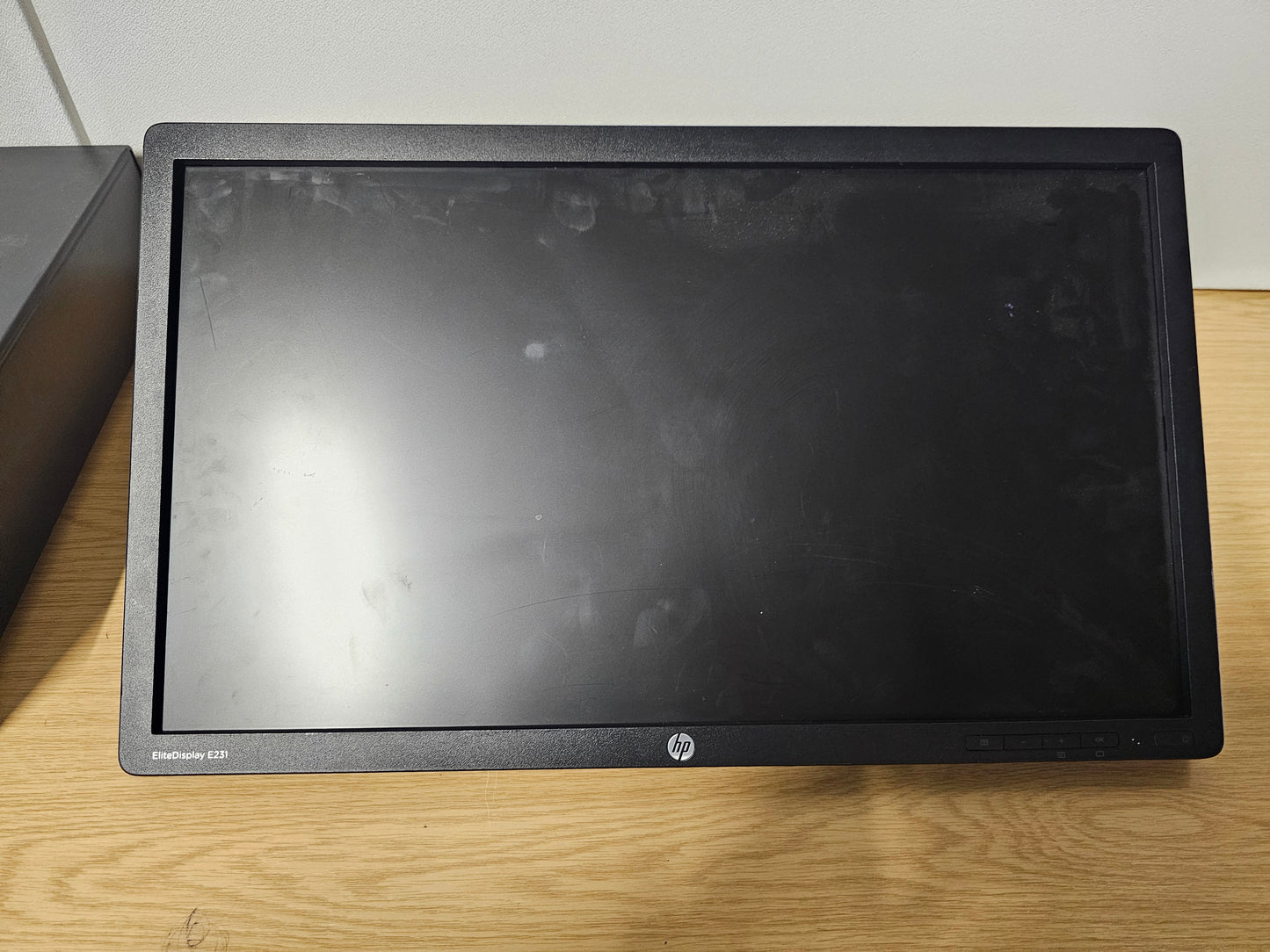 HP E231 Monitor with VGA, DVI, Display ports