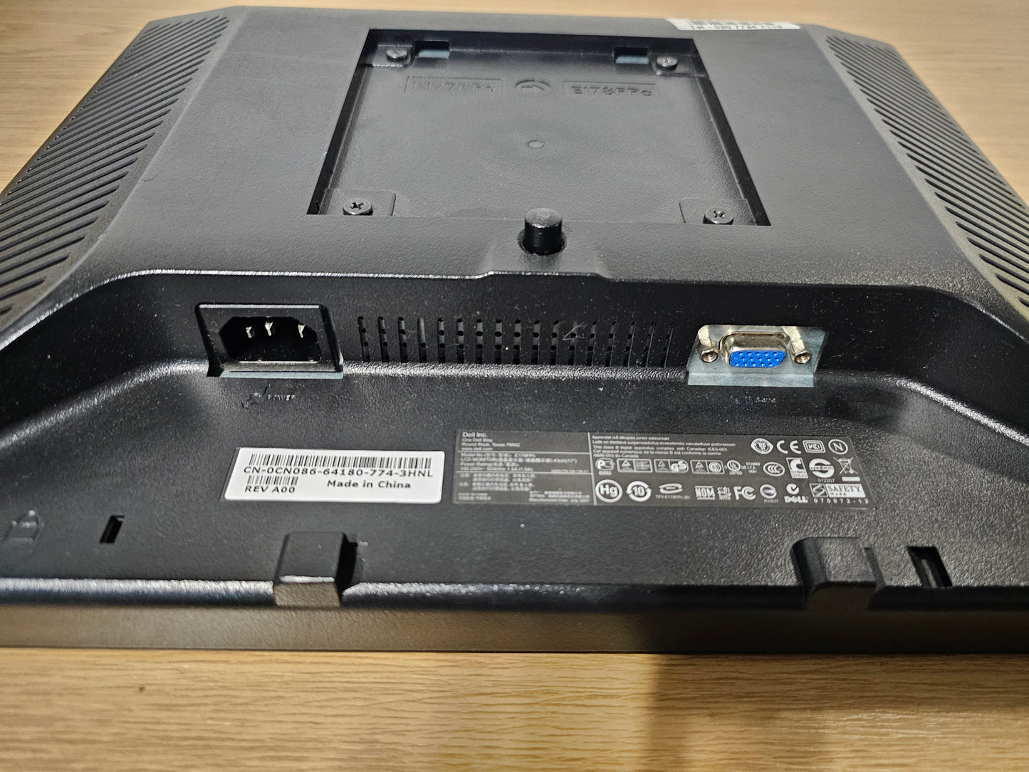 Dell E178FPc Monitor with VGA port