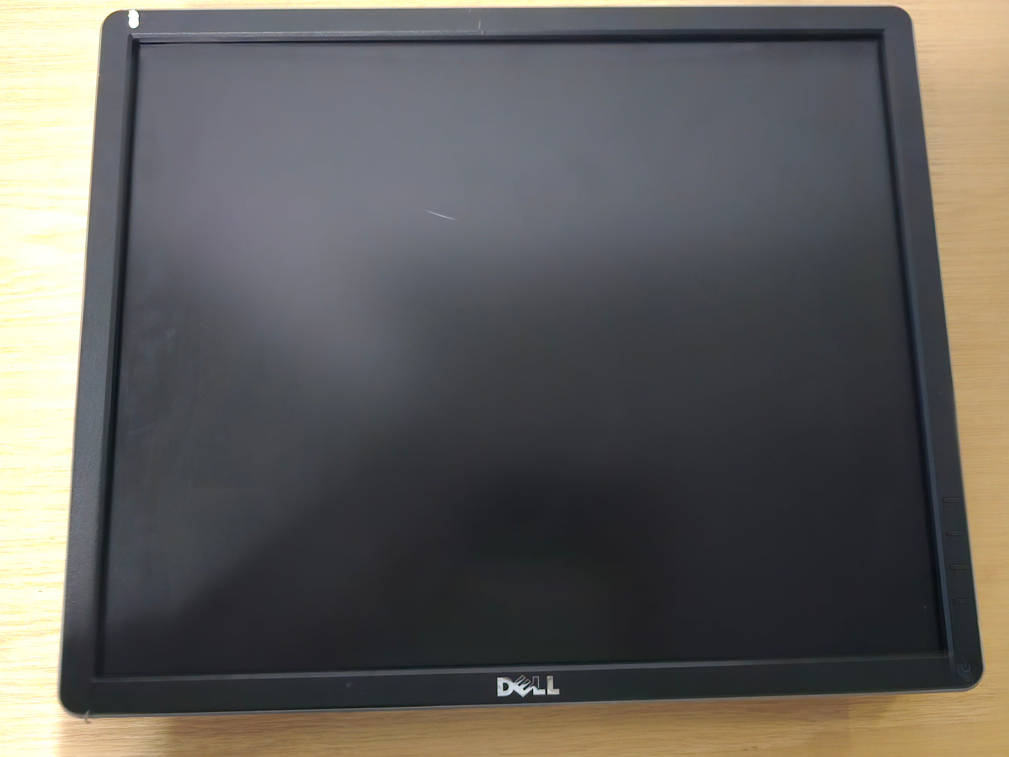 Dell P1914Sf Monitor with VGA, Display and DVI ports