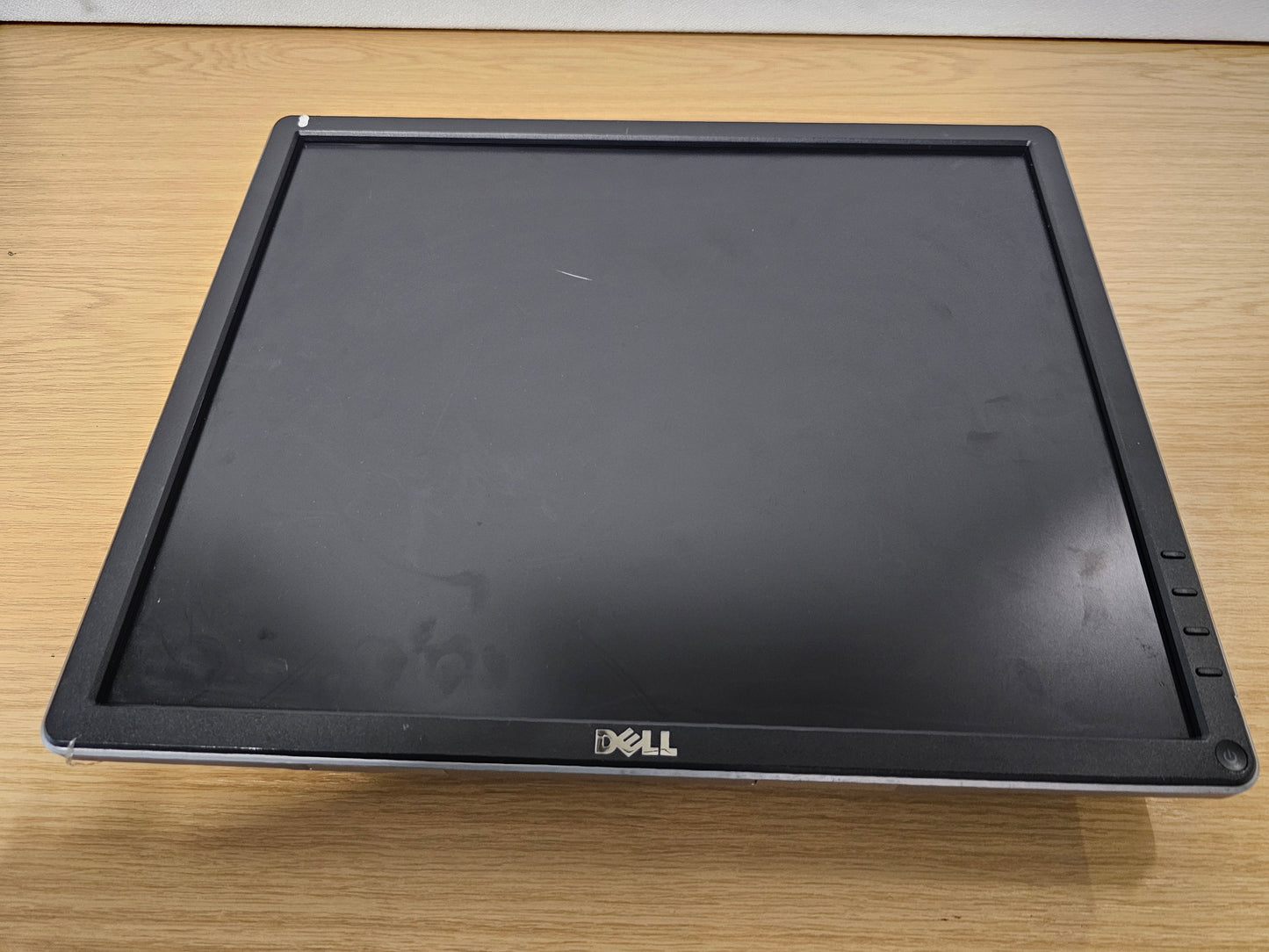 Dell P1914Sf Monitor with VGA, Display and DVI ports