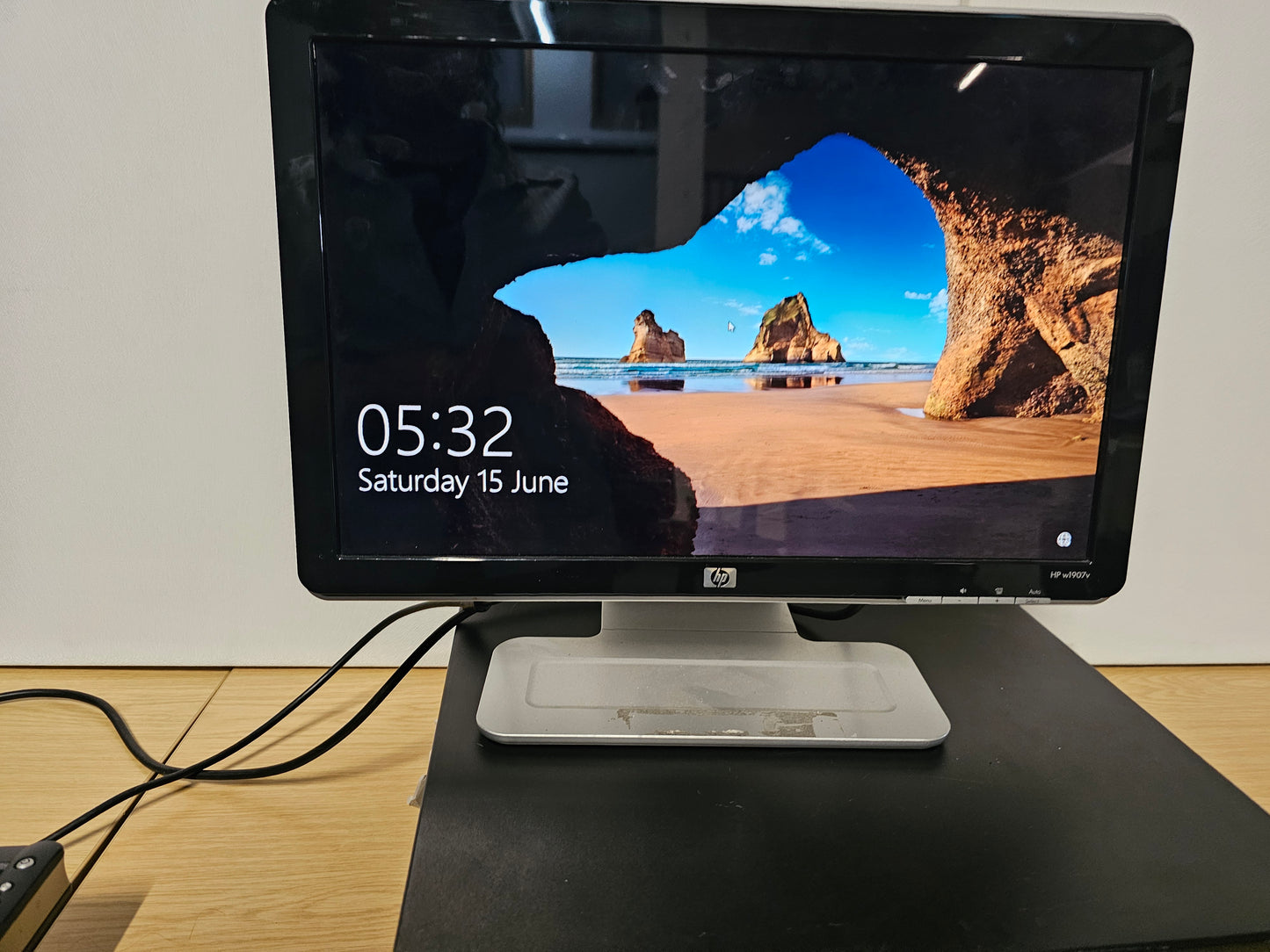 HP W1907v monitor with VGA port