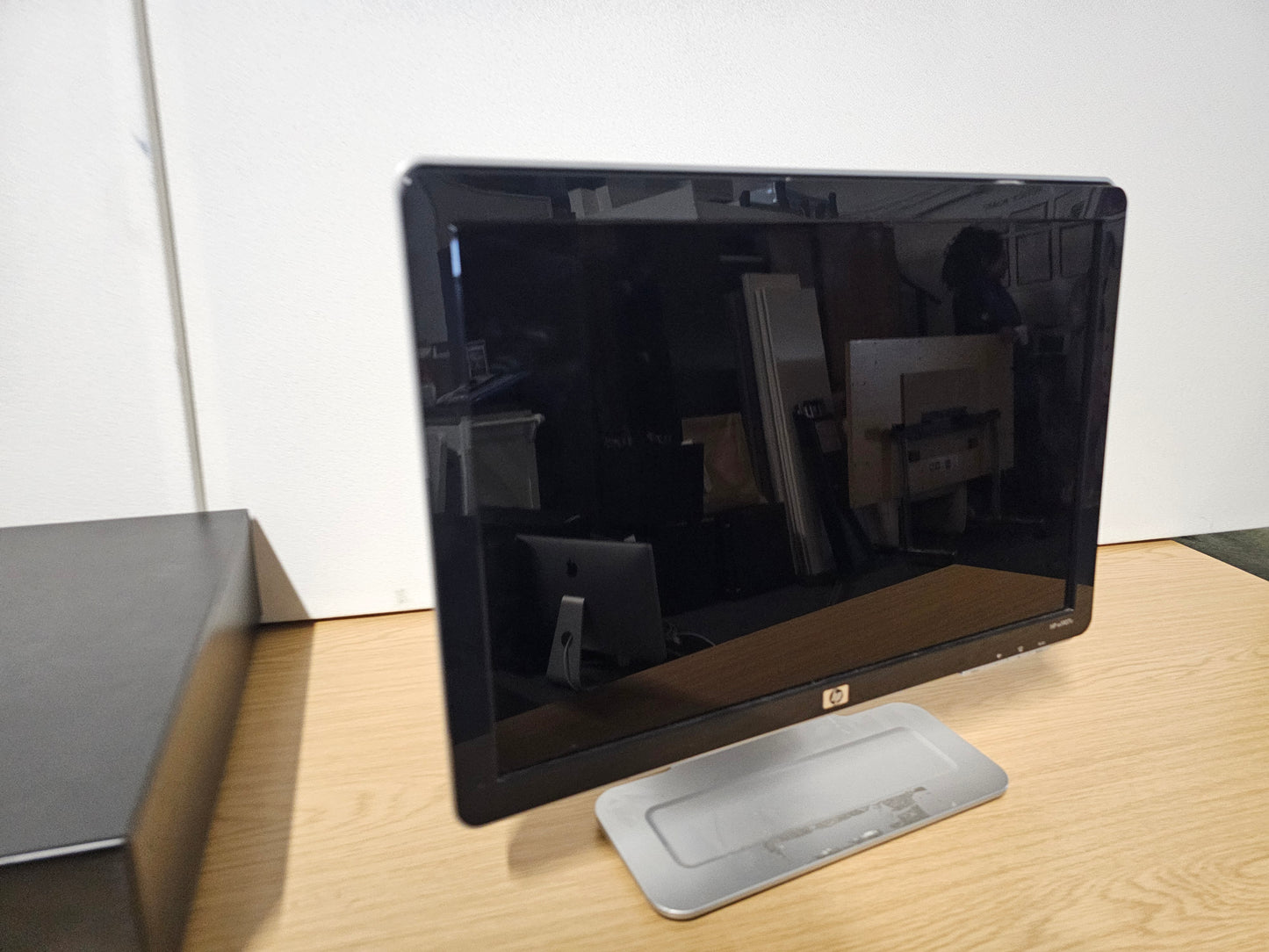 HP W1907v monitor with VGA port