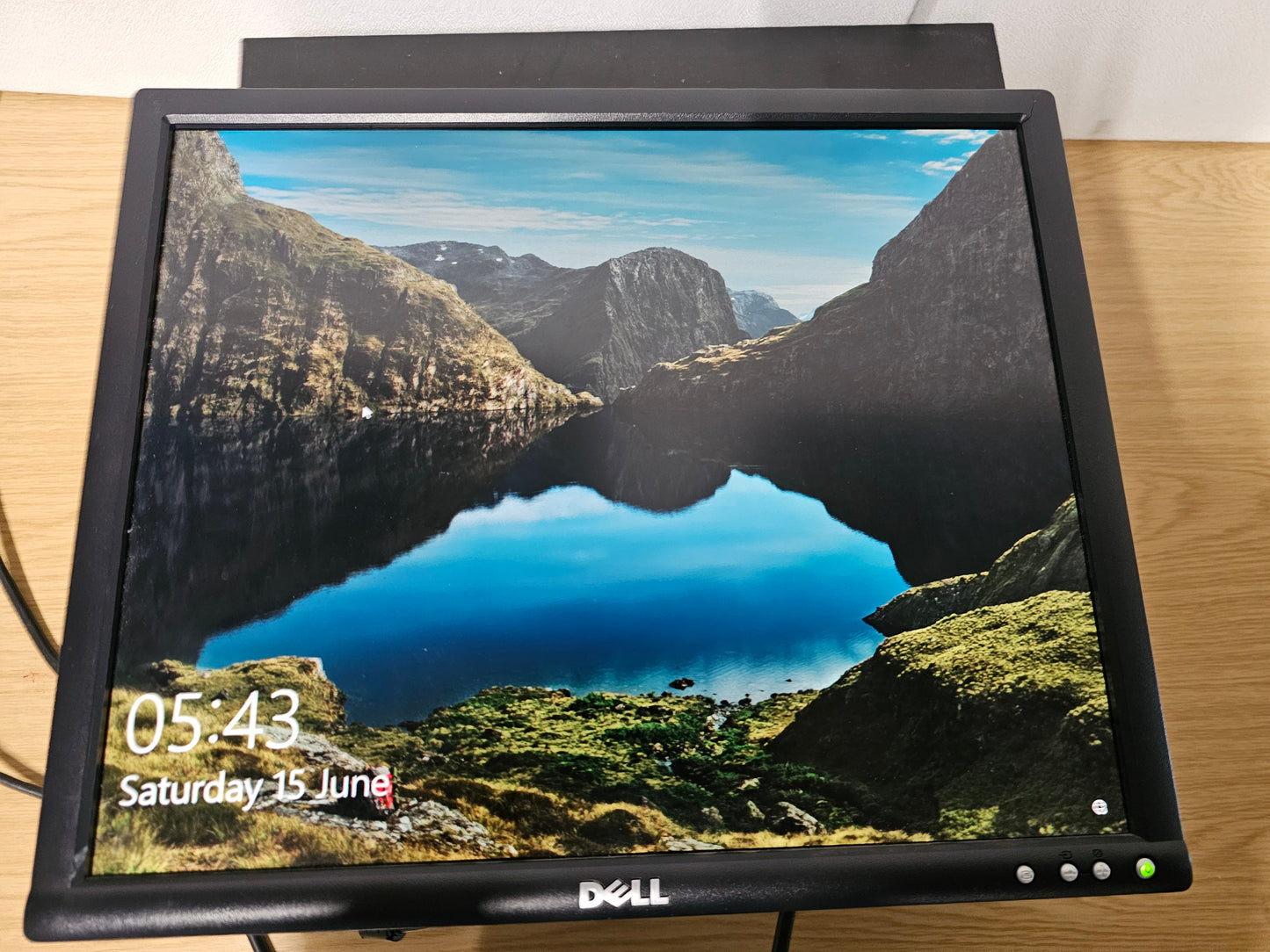 Dell 1905FP Monitor with VGA and DVI ports