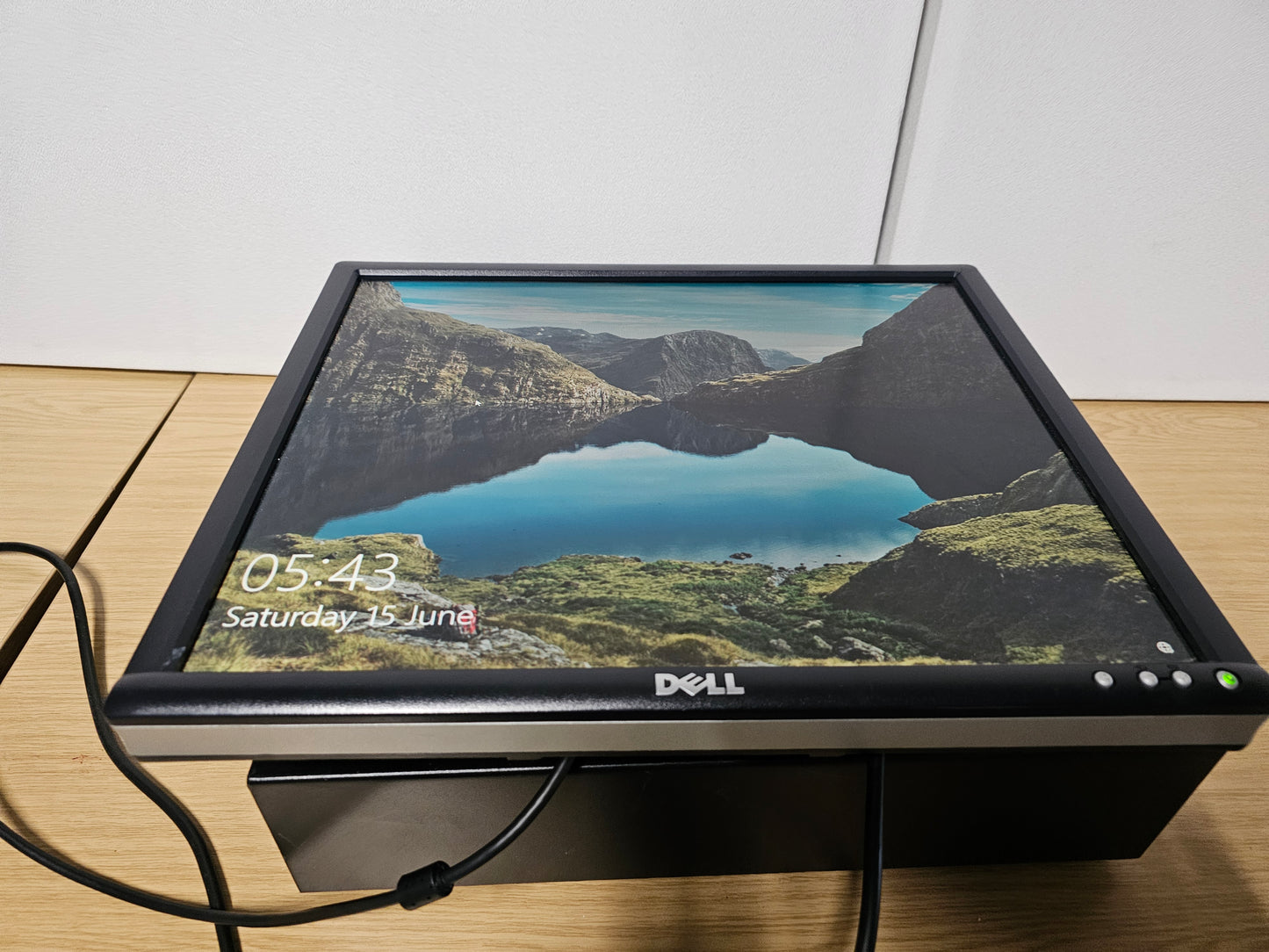 Dell 1905FP Monitor with VGA and DVI ports