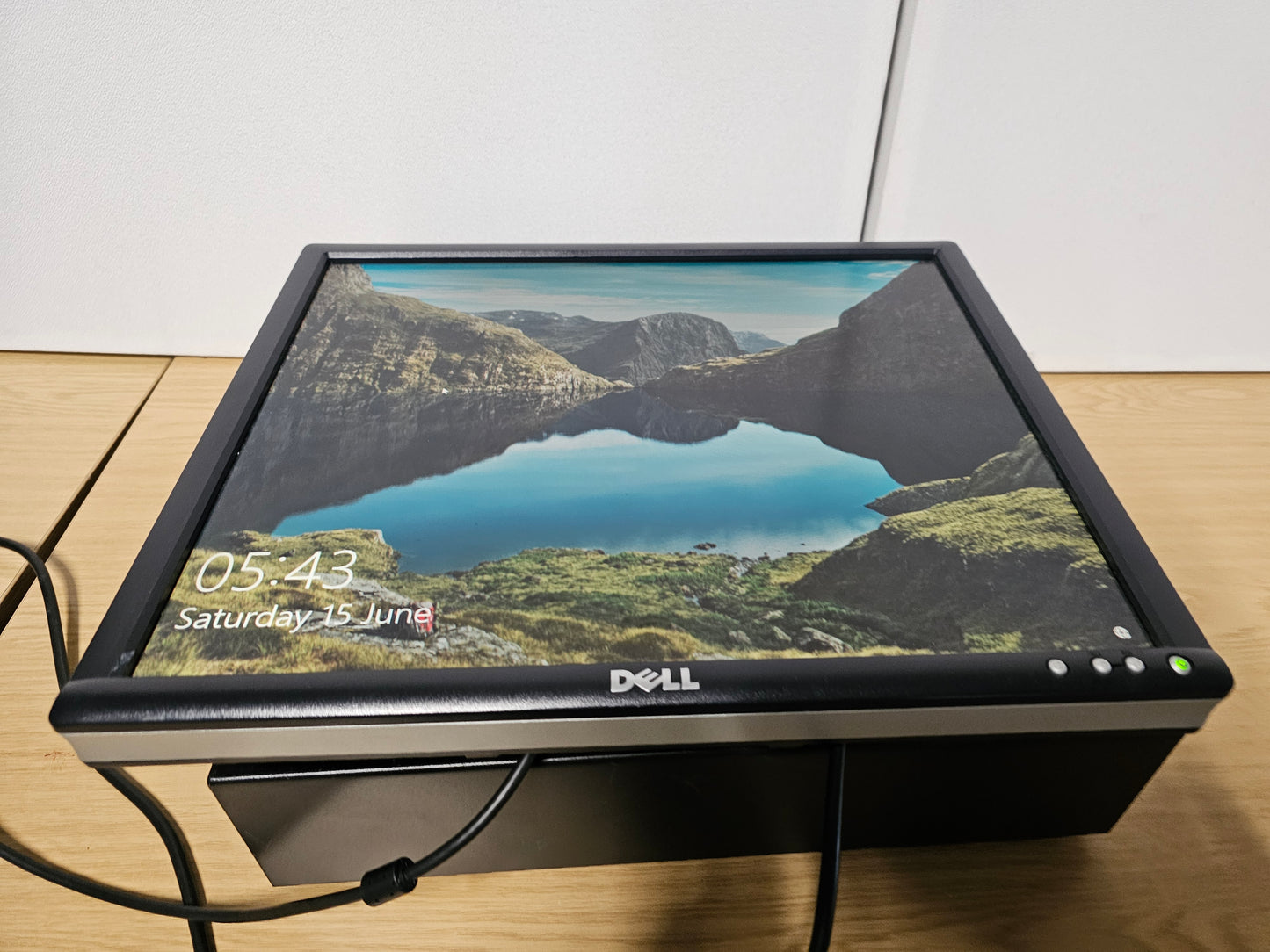 Dell 1905FP Monitor with VGA and DVI ports