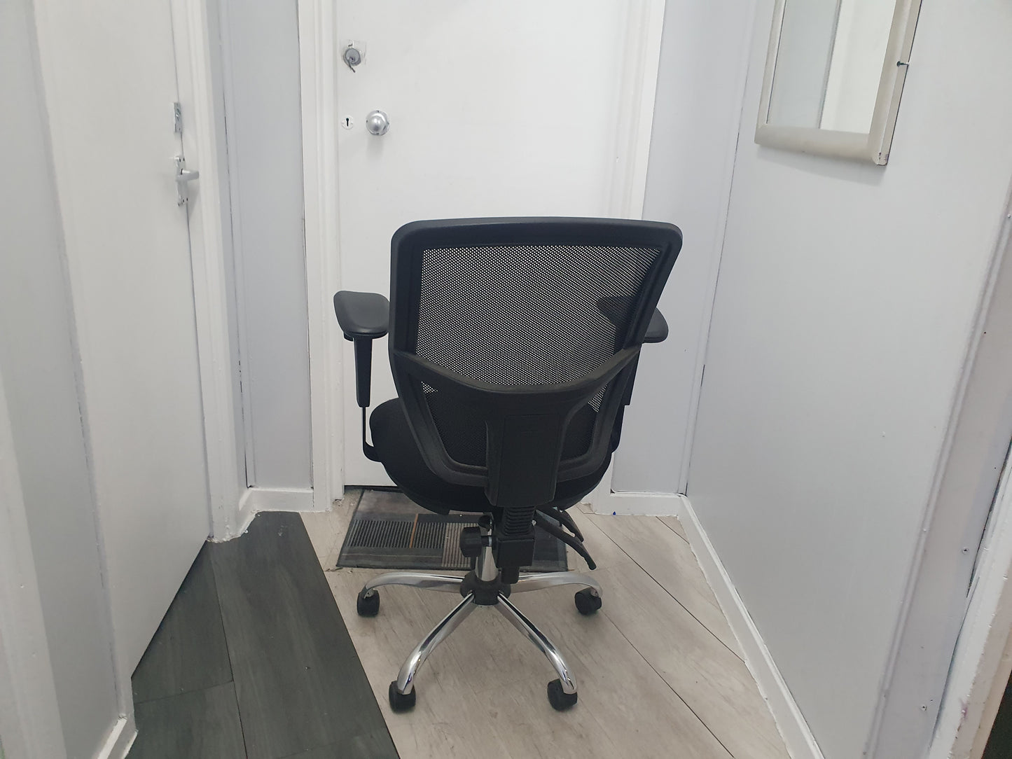 Black Swivel Office Chair, Mesh back and seat