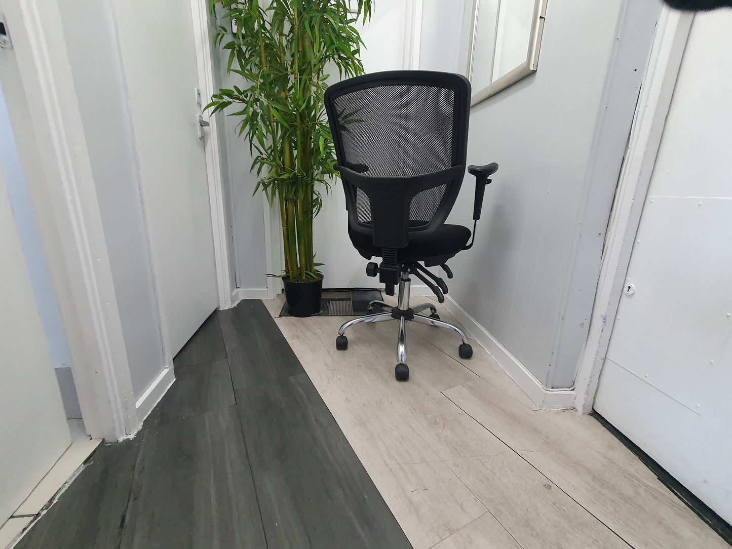 Black Swivel Office Chair, Mesh back and seat