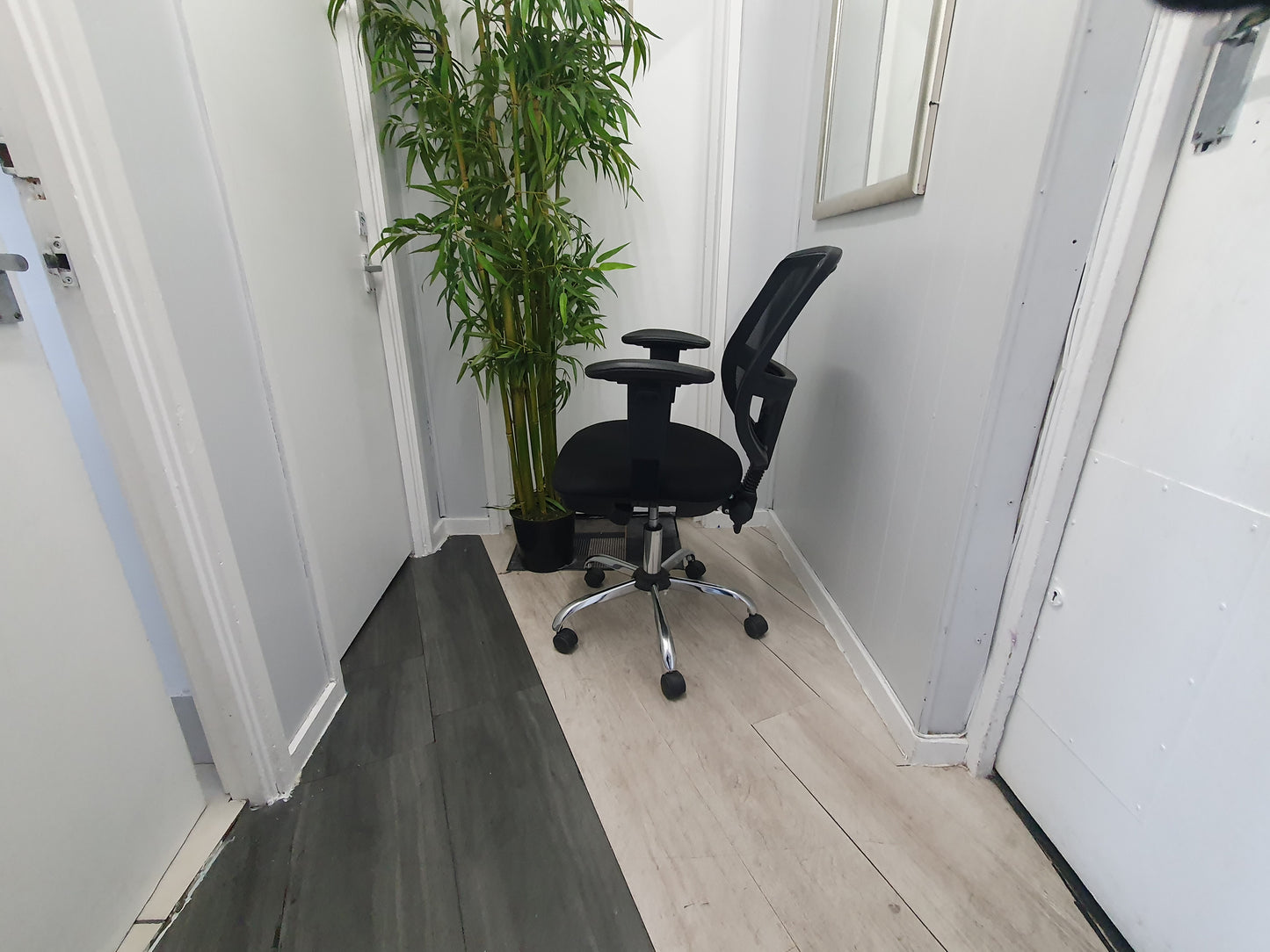 Black Swivel Office Chair, Mesh back and seat
