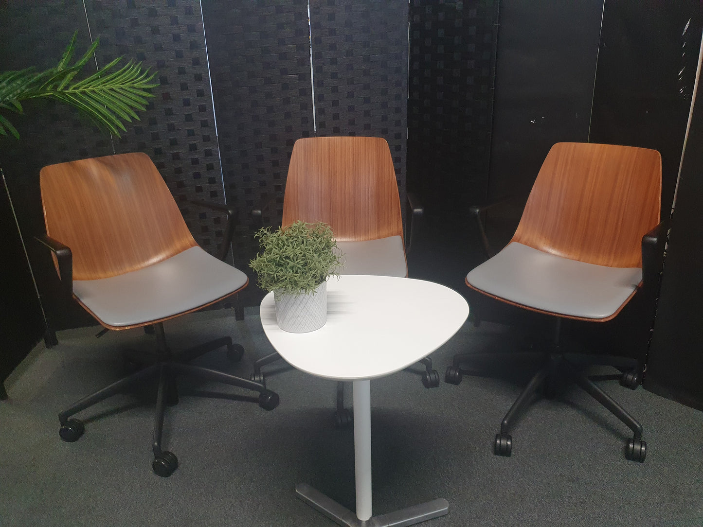 Boss Design Ola 5 Star office desk meeting Height Adjustable Tilt with Z Arms