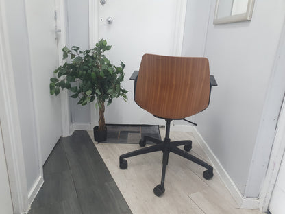 Boss Design Ola 5 Star office desk meeting Height Adjustable Tilt with Z Arms £210 each