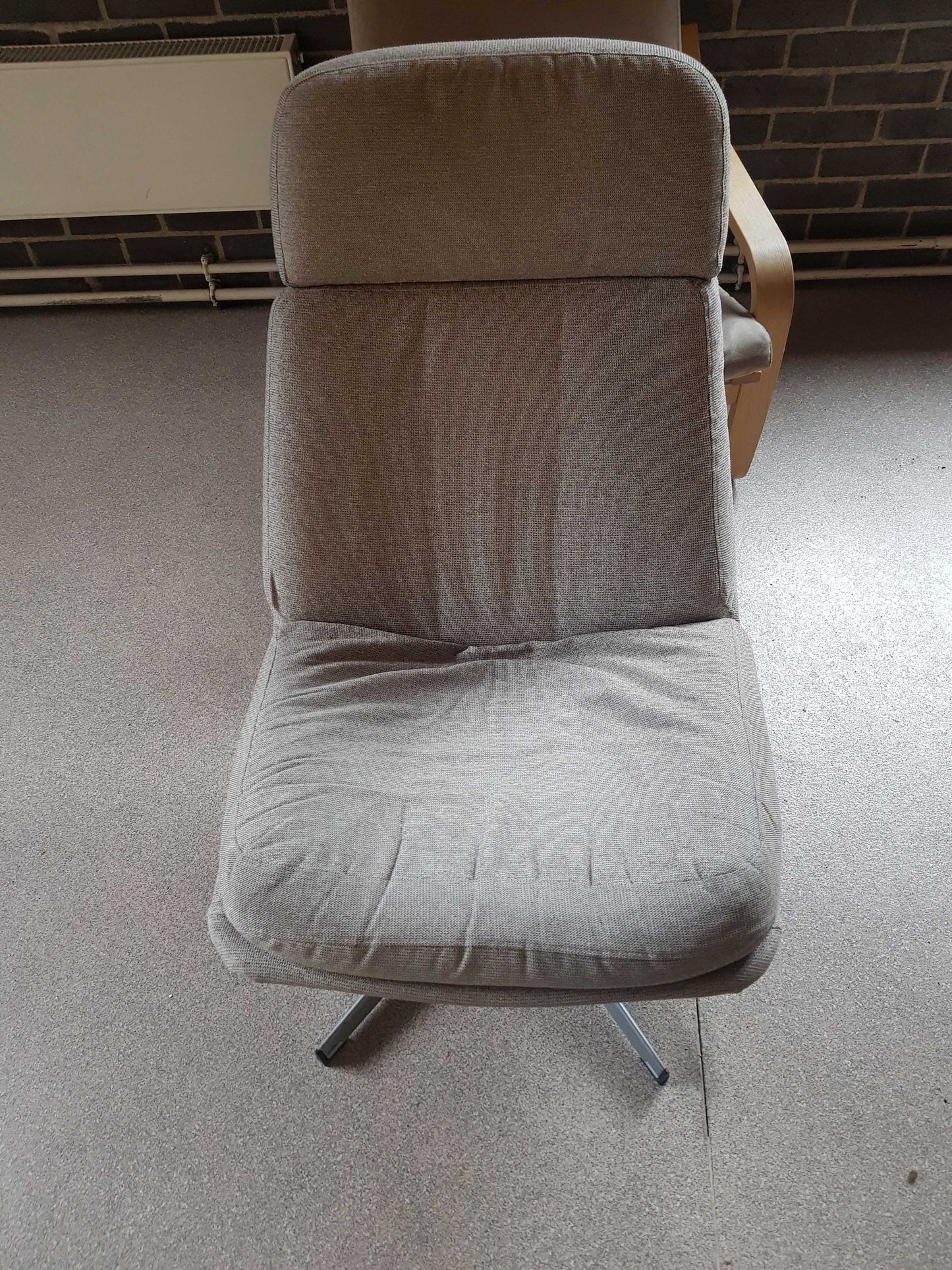 Second hand Beige Lounge Swivel Arm Chair