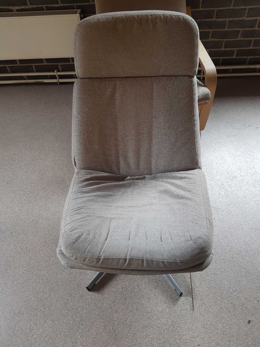 Second hand Beige Lounge Swivel Arm Chair
