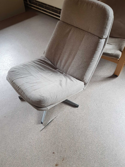 Second hand Beige Lounge Swivel Arm Chair