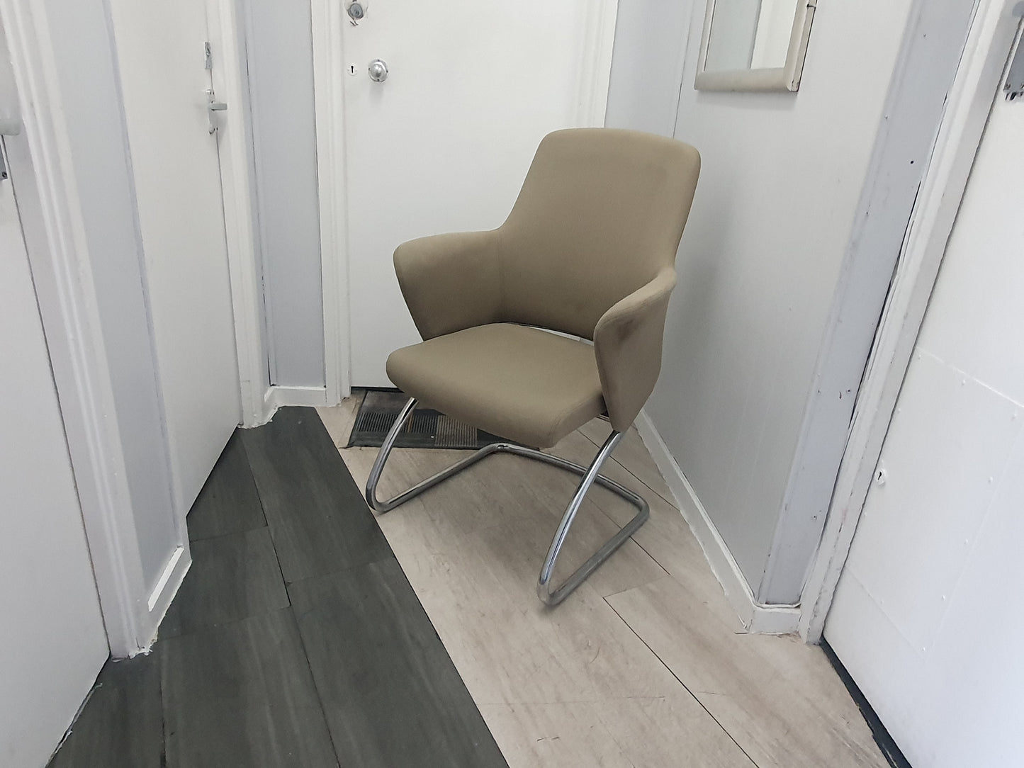 SENATOR RHAPSODY RH901 UPHOLSTERED BOARDROOM CHAIR