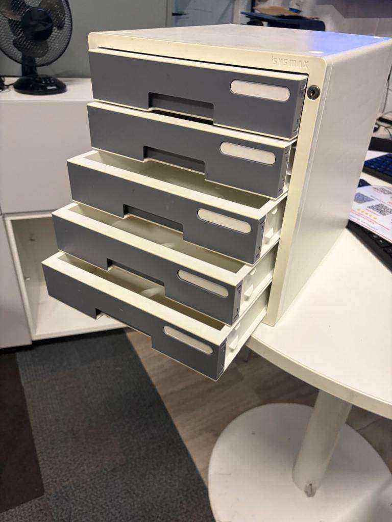 Second hand Sysmax lockable table top 5 drawer grey and white H33cm x W30cm x D35cm