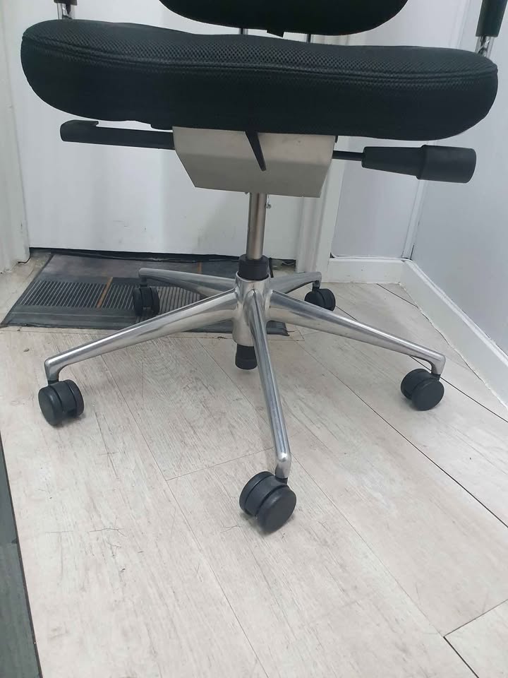 Preowned used  Vitra Headline High Back Executive Office Chair