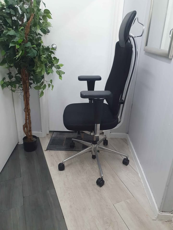 Preowned used  Vitra Headline High Back Executive Office Chair