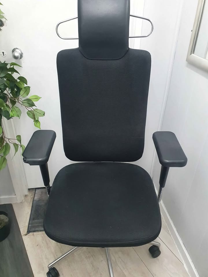 Preowned used  Vitra Headline High Back Executive Office Chair