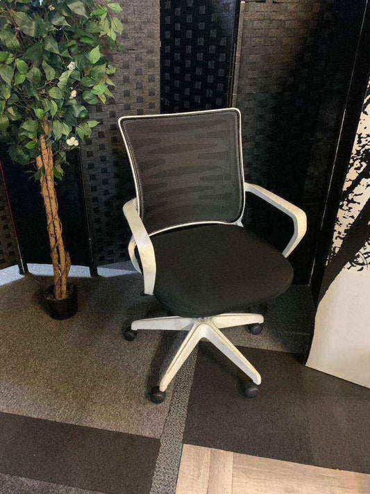 Used adjustable swivel chair Black and white contrast