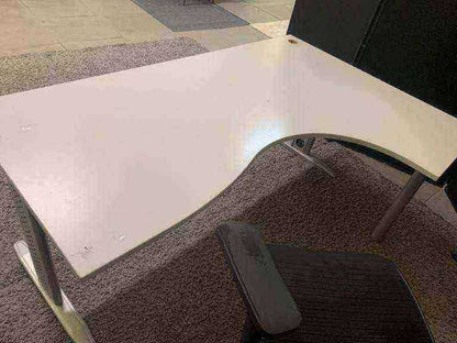 Used L-shape executive desk / large computer desk - Light grey 180cm w x 120cm d x 73cm h