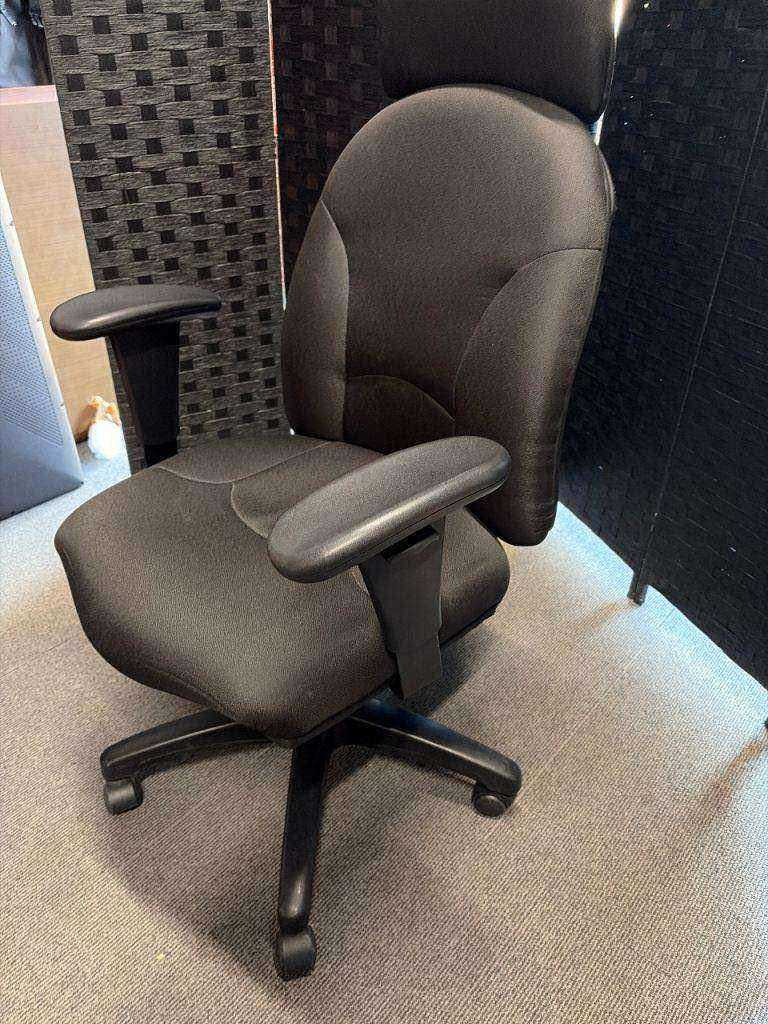 Secondhand Executive ergonomic high back office chair Black Adjustable