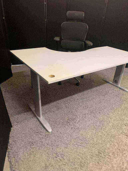 Used L-shape executive desk / large computer desk - Light grey 180cm w x 120cm d x 73cm h