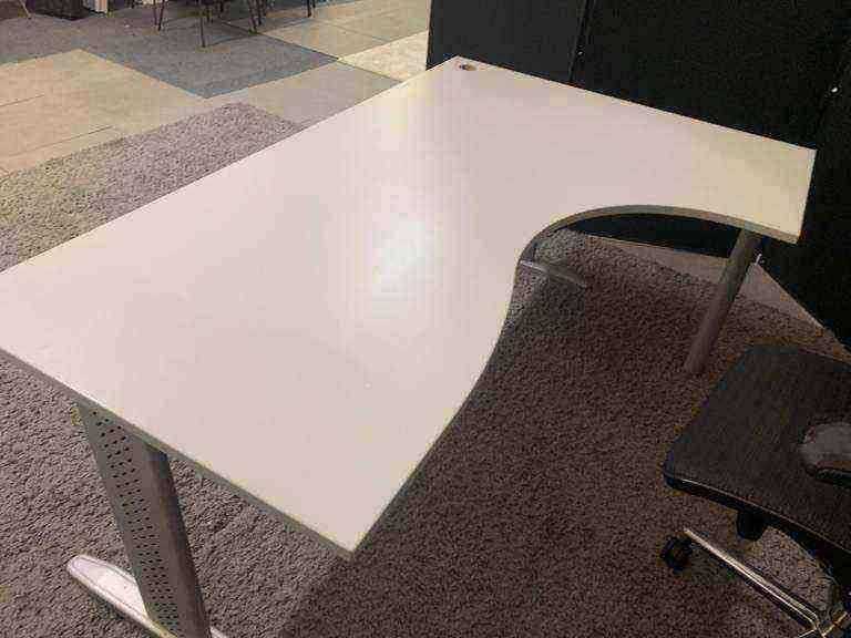 Used L-shape executive desk / large computer desk - Light grey 180cm w x 120cm d x 73cm h