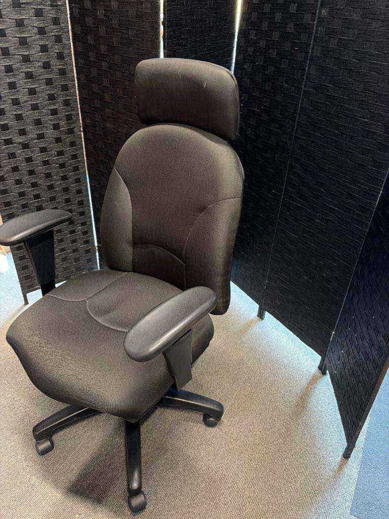 Secondhand Executive ergonomic high back office chair Black Adjustable