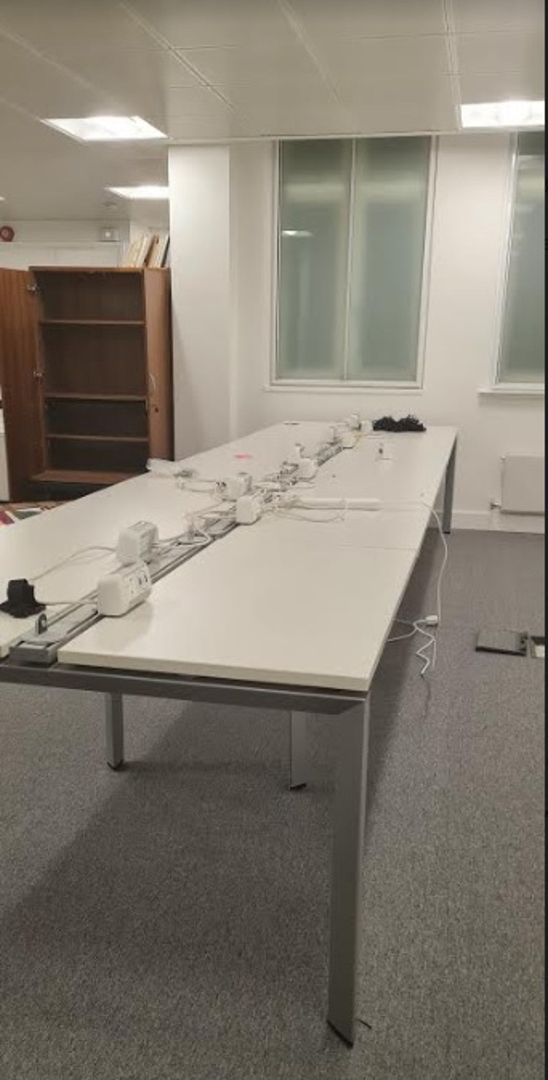 White 10-seater Office Hot desk Solution - 500cm x 110cm