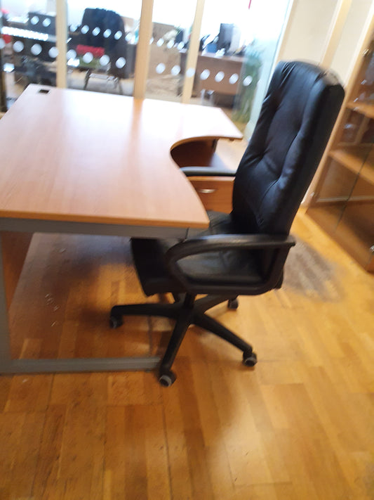 Wood finish L shape Corner Desk 160cm w x 120cm dx 73cm h With Cantilever Metal Legs
