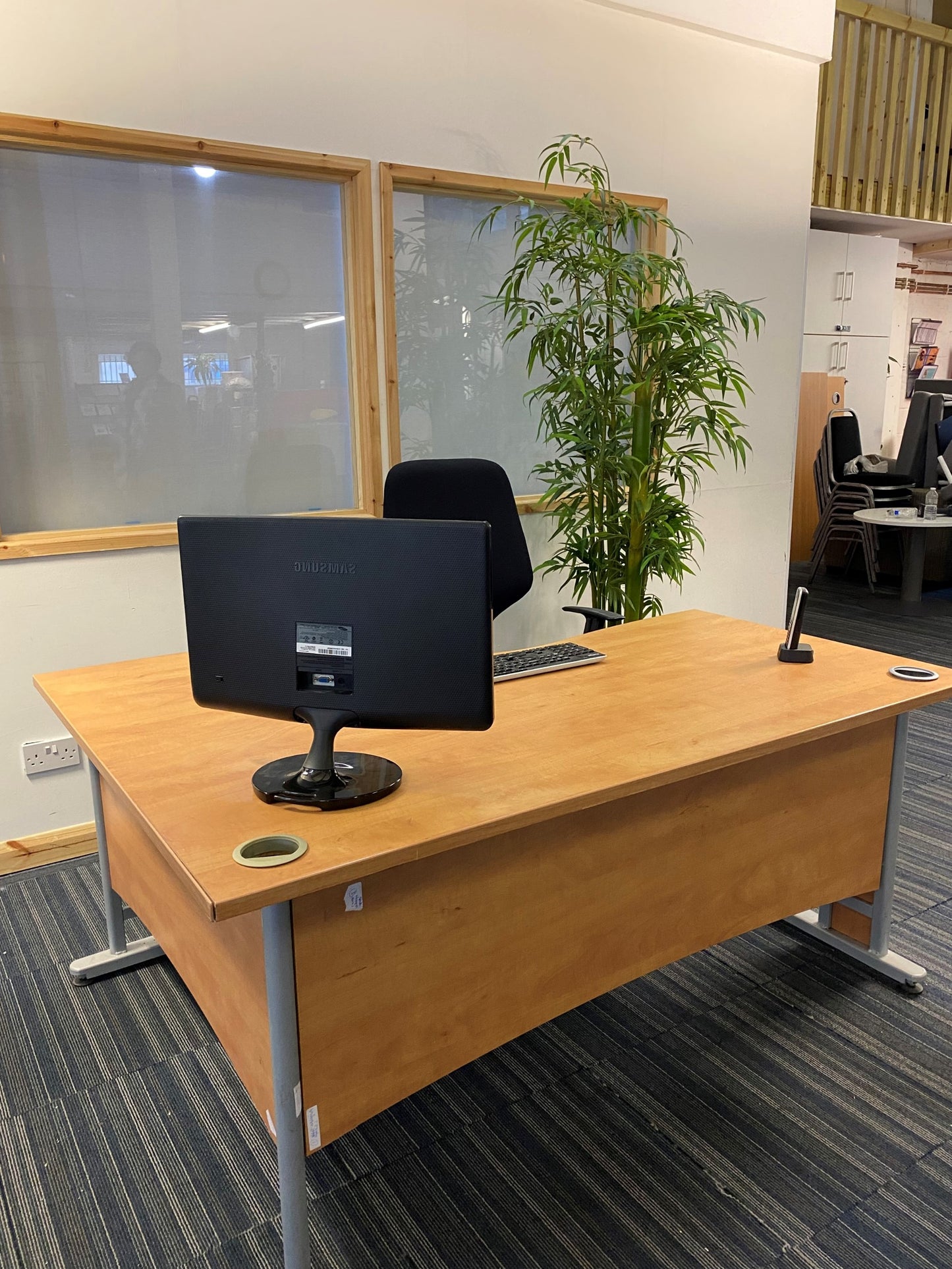 Wood finish L shape Corner Desk 160cm w x 120cm dx 73cm h With Cantilever Metal Legs