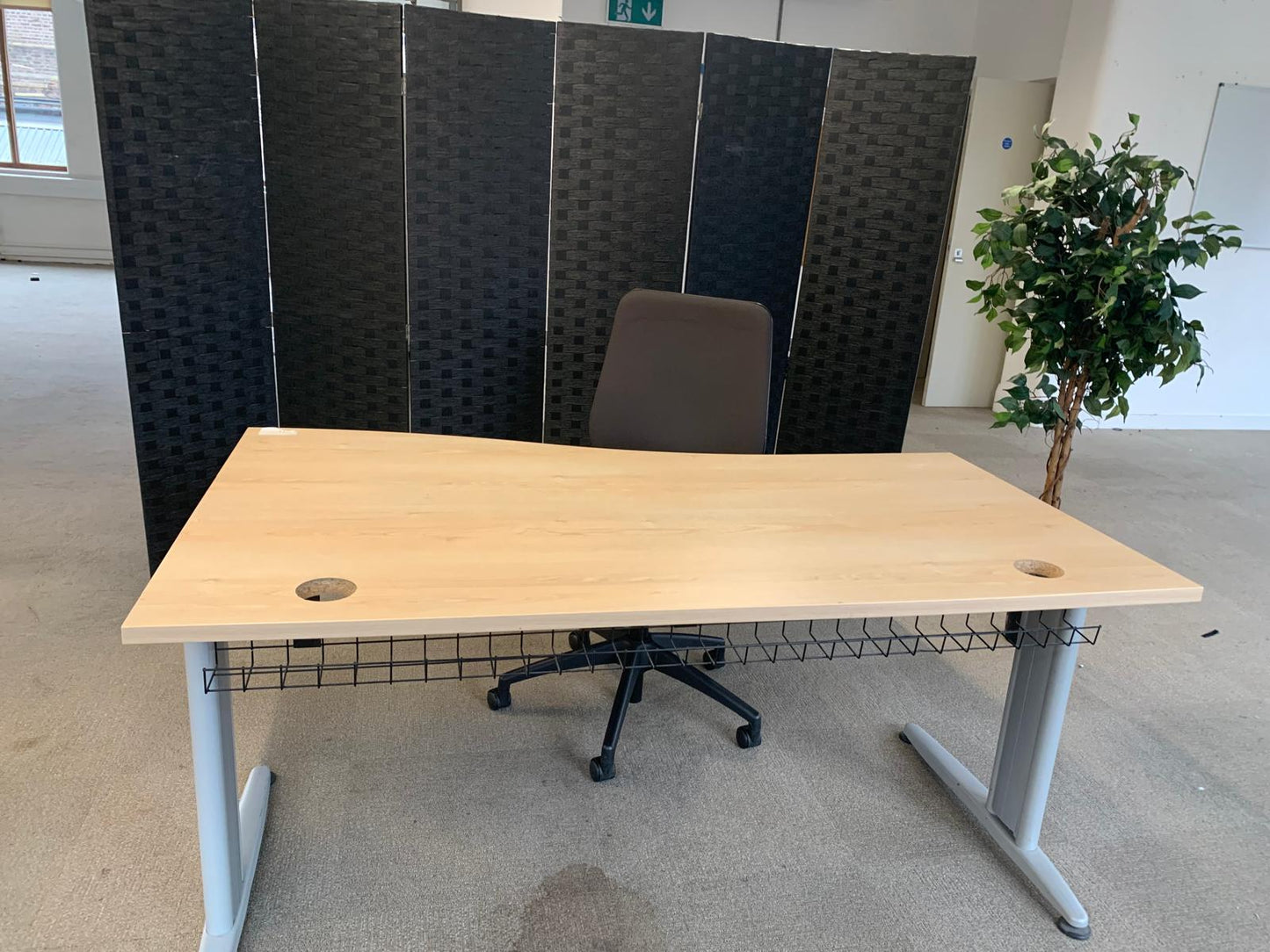 Pre-owned Beech Curved Desks 160cm x 100cm x 80cm (singles or series)