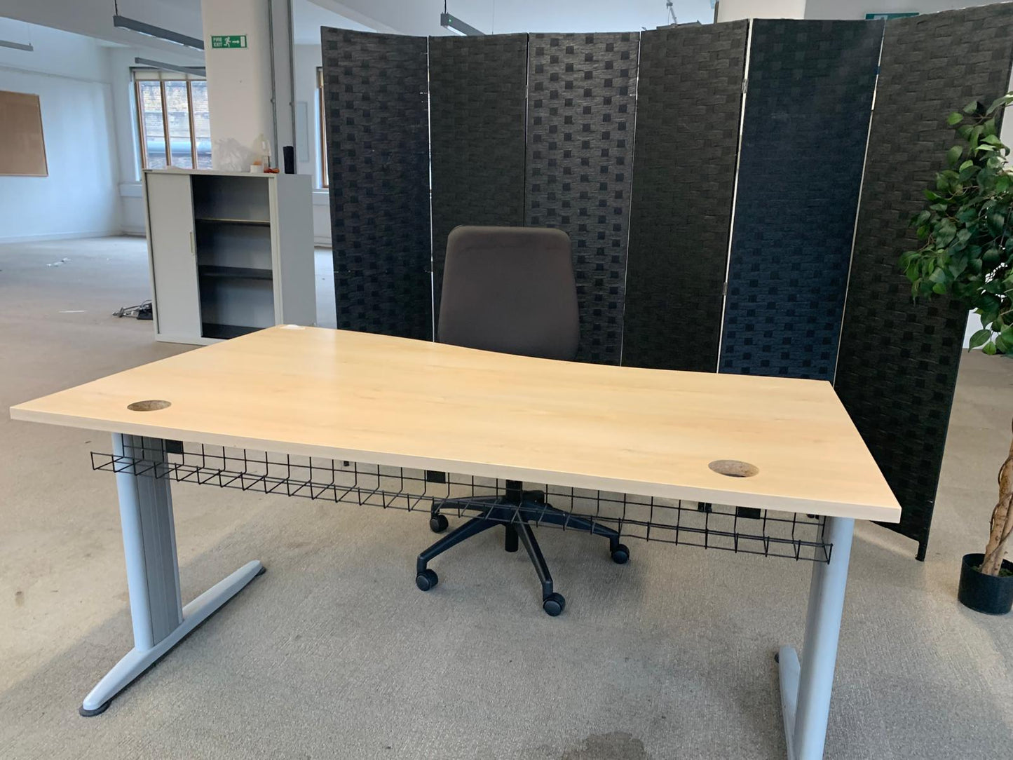 Pre-owned Beech Curved Desks 160cm x 100cm x 80cm (singles or series)