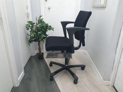 Black Hag H04 Credo Adjustable Ergonomic Office Swivel Chair Swivel Wheeled desk